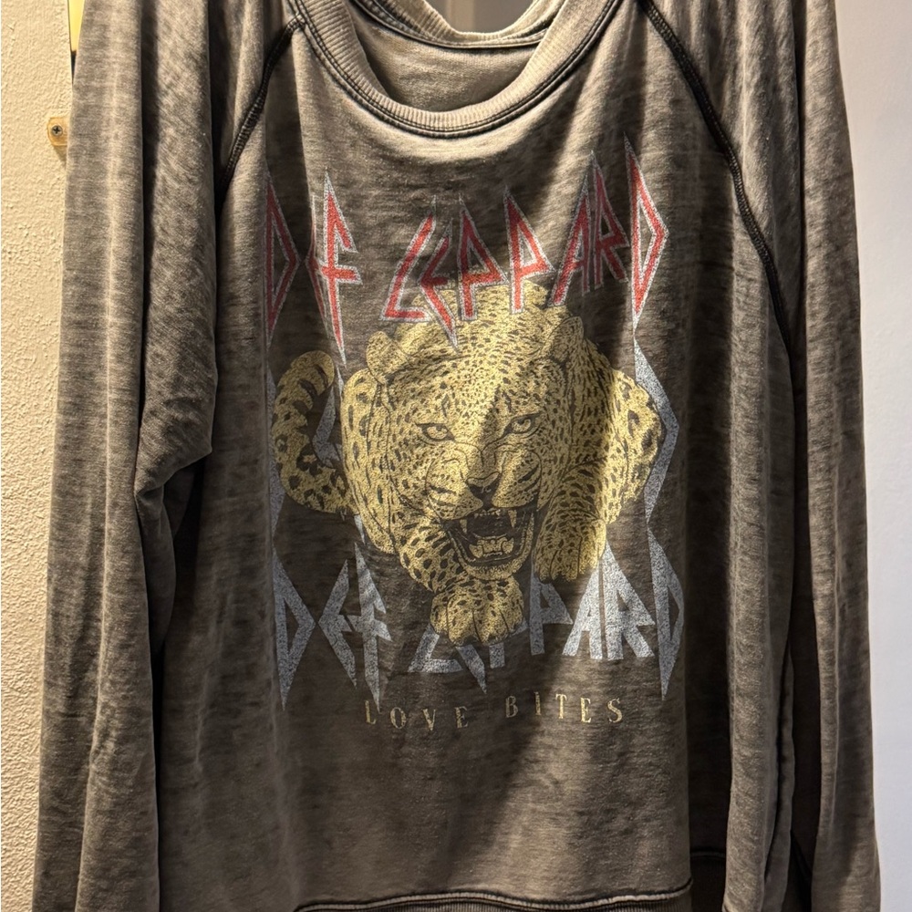 Def Leppard Graphic Sweatshirt Size Medium
